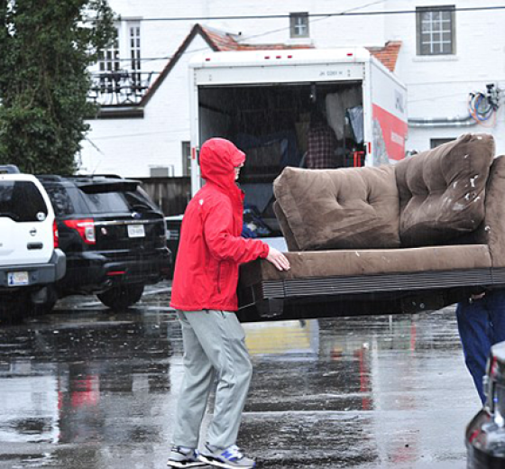 Chuyển Nhà An Toàn Trong Mùa Mưa: Những Bí Quyết Cần Biết