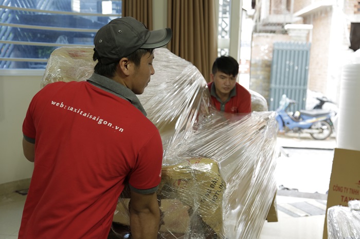 Đồ đạc được đóng gói cẩn thận trước khi vận chuyển